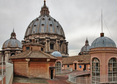 В центре Рима, в самом сердце католической церкви, находится одно из самых загадочных и влиятельных мест на земле &ndash; Ватикан.
